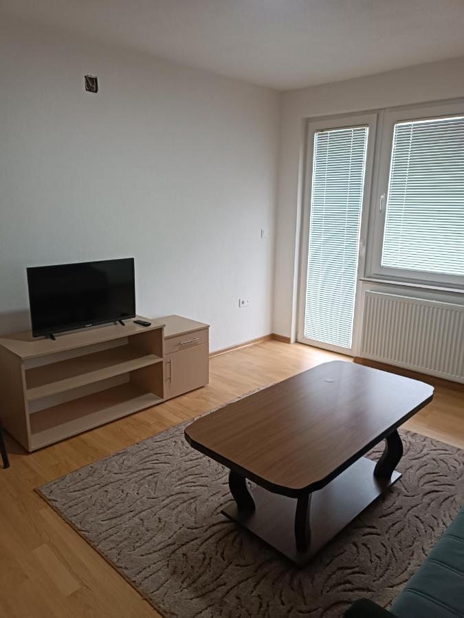 2Bdr Apt With Balcony With View- Free Parking Hotel Sarajevo Bagian luar foto