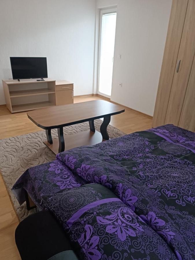2Bdr Apt With Balcony With View- Free Parking Hotel Sarajevo Bagian luar foto